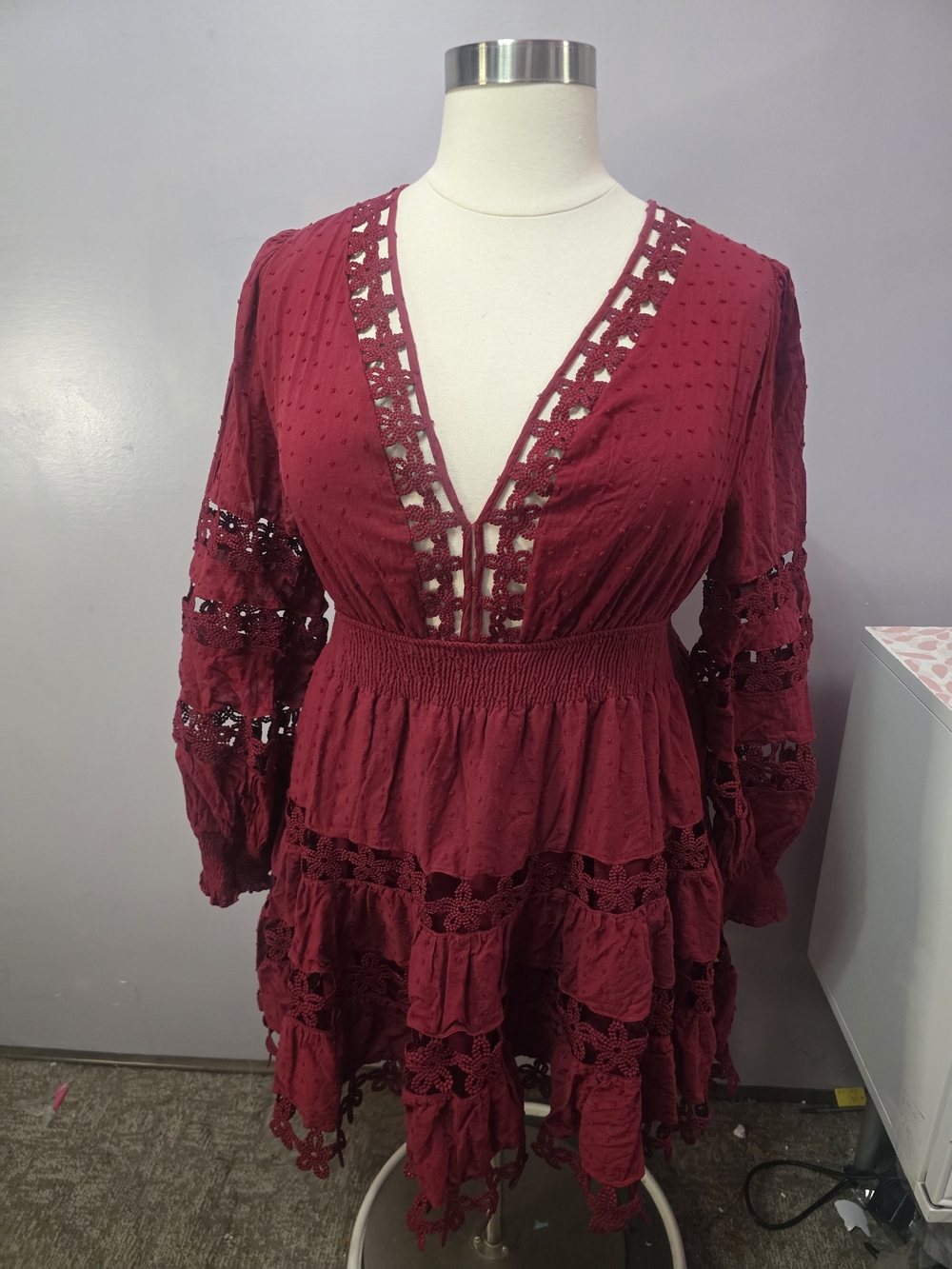 L'ATISTE Burgundy V-Neck Lace Tiered Long Sleeve Dress Size 2x